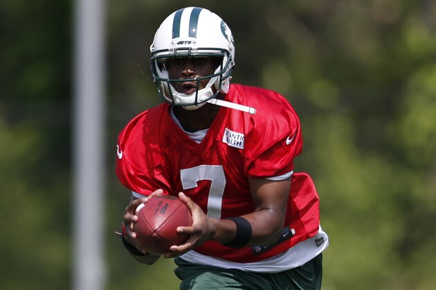 New York Jets quarterback Geno Smith runs with the ball during an NFL football organized team activity, Wednesday, June 4, 2014, in Florham Park, N.J. (AP Photo/Julio Cortez)