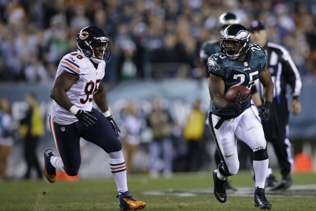 Philadelphia Eagles' LeSean McCoy is seen during an NFL football game against the Chicago Bears, Sunday, Dec. 22, 2013, in Philadelphia. (AP Photo/Michael Perez)