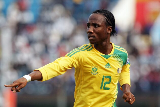 FREETOWN, SIERRA LEONE - JUNE 14:  Teko Modise of South Africa gives instructions during the AFCON and FIFA 2010 World Cup Qualifier match between Sierra Leone and South Africa held at the National Stadium June 14, 2008 in Freetown, Sierra Leone. (Photo by Lefty Shivambu/Gallo Images/Getty Images)