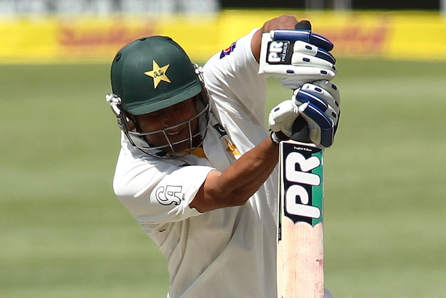 CAPE TOWN, SOUTH AFRICA - FEBRUARY 14:  Younis Khan of Pakistan plays a delivery during Day One of the 2nd Test match between South Africa and Pakistan at Sahara Park Newlands on February 14, 2013 in Cape Town, South Africa. (Photo by Shaun Roy / Gallo Images/Getty Images)