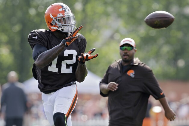 Cleveland Browns wide receiver Josh Gordon makes a catch during practice at NFL football training camp in Berea, Ohio Wednesday, Aug. 6, 2014. (AP Photo/Mark Duncan)