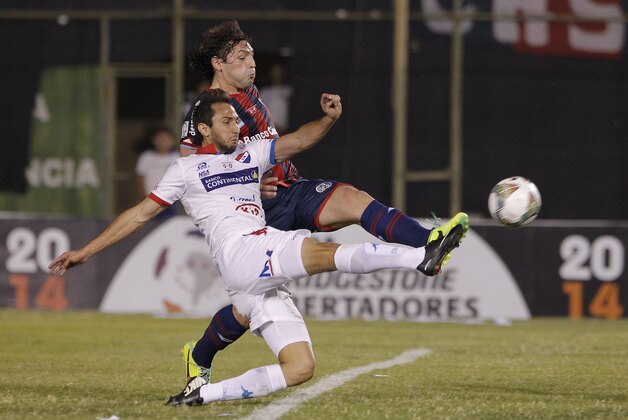 Julio Santa Cruz of Paraguay's Nacional scores against Argentina's San Lorenzo during the first leg of the Copa Libertadores final soccer match in Asuncion, Paraguay, Wednesday, Aug. 6, 2014. The game ended in a 1-1 tie. (AP Photo/Cesar Olmedo)