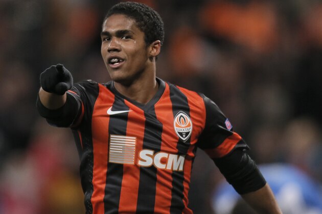 Shakhtar Donetsk's Douglas Costa  celebrates after scoring during the Champions League group A soccer match between Real Sociedad and FC Shakhtar Donetsk at the Donbas Arena stadium in Donetsk, Ukraine, Ukraine, Wednesday, Nov. 27, 2013. (AP Photo/Efrem Lukatsky)
