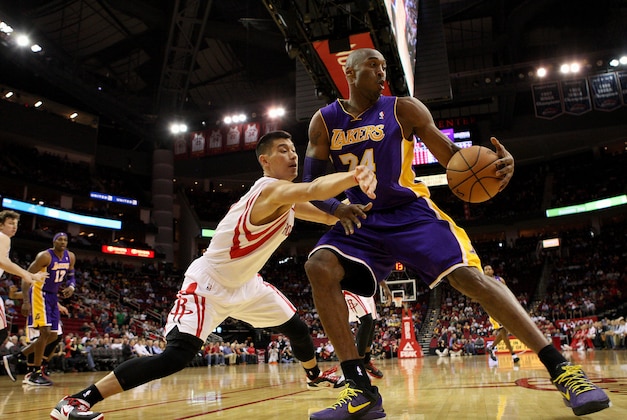 Dec 4, 2012; Houston, TX, USA; Los Angeles Lakers shooting guard Kobe Bryant (24) drives the ball during the first quarter as Houston Rockets point guard Jeremy Lin (7) defends at Toyota Center. Mandatory Credit: Troy Taormina-USA TODAY Sports Dec 4, 2012; Houston, TX, USA; Los Angeles Lakers shooting guard Kobe Bryant (24) drives the ball during the first quarter as Houston Rockets point guard Jeremy Lin (7) defends at Toyota Center. Mandatory Credit: Troy Taormina-USA TODAY Sports