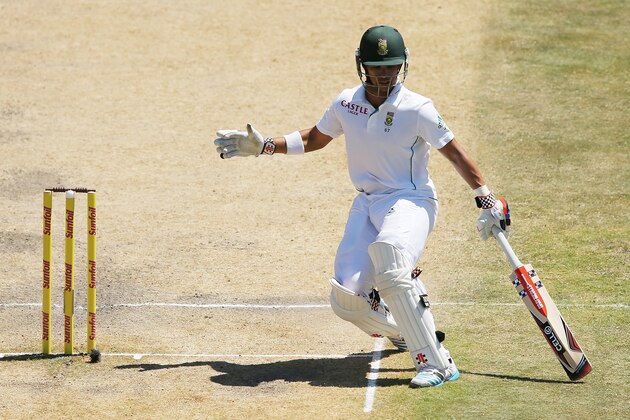 PORT ELIZABETH, SOUTH AFRICA - FEBRUARY 23: JP Duminy of South Africa makes his ground during day four of the Second Test match between South Africa and Australia at AXXESS St George's Cricket Stadium on February 23, 2014 in Port Elizabeth, South Africa.  (Photo by Morne de Klerk/Getty Images)