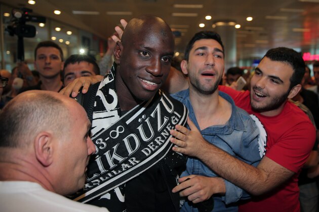 Soccer fans of Besiktas greet Demba Ba, a former Chelsea player from Senegal, at Ataturk Airport in Istanbul, Turkey, Wednesday, July 16, 2014. Ba will sign a three-year contract with Besiktas soccer club.(AP Photo/Emrah Gurel)