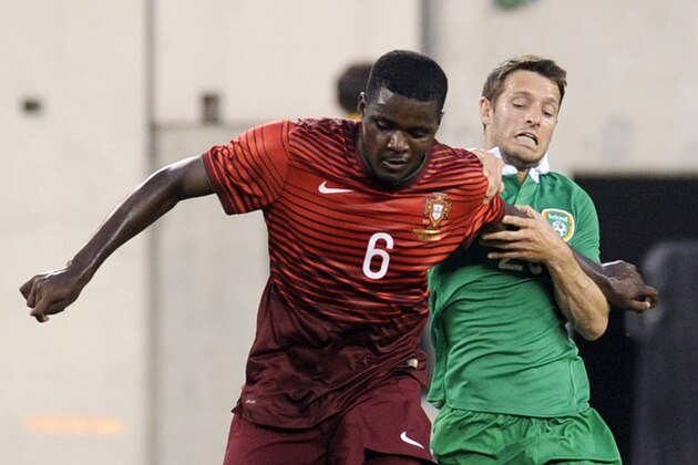 Portugal's William Carvalho, left, holds off  Republic of Ireland's Wes Hoolahan during the first half of an international friendly soccer match Tuesday, June 10, 2014, in East Rutherford, N.J. Portugal won 5-1.(AP Photo/Bill Kostroun)