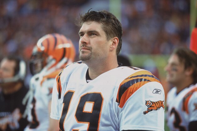 25 Nov 2001:  Quarterback Scott Mitchell #19 of the Cincinnati Bengals looking on from the sidelines during the game against the Cleveland Browns at the Cleveland Browns Stadium in Cleveland, Ohio. The Browns defeated the Bengals 18-0.Mandatory Credit: Tom Pidgeon /Allsport