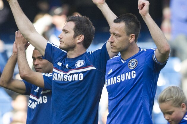 Chelsea's John Terry, right, Frank Lampard, center, and Joe Cole salute the fans as they walk around the pitch with their children at the end of their English Premier League soccer match against Norwich City, at the Stamford Bridge Stadium in London, Sunday, May 4, 2014. (AP Photo/Bogdan Maran)