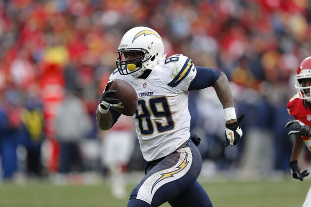 San Diego Chargers tight end Ladarius Green (89) runs for a touchdown during the second half of an NFL football game against the Kansas City Chiefs at Arrowhead Stadium in Kansas City, Mo., Sunday, Nov. 24, 2013. (AP Photo/Ed Zurga)