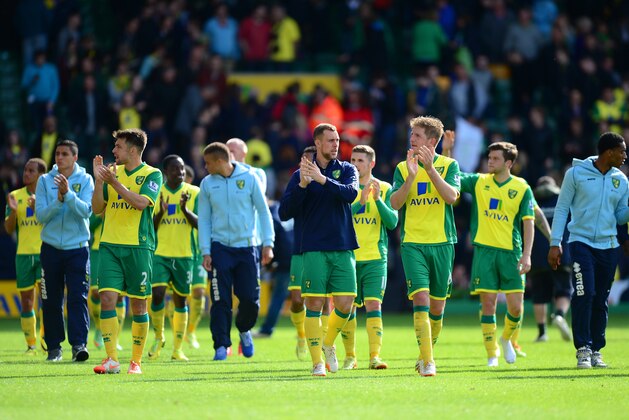 NORWICH, ENGLAND - MAY 11:  Norwich City players applaud the fans at the end of the match during the Barclays Premier League match between Norwich City and Arsenal at Carrow Road on May 11, 2014 in Norwich, England.  (Photo by Jamie McDonald/Getty Images)