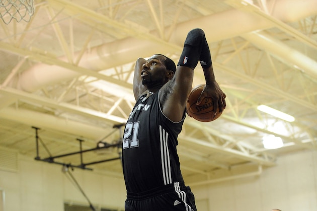 EL SEGUNDO, CA - APRIL 26:  Julian Wright #21 of the Austin Toros goes for the dunk against the Los Angeles D-Fenders at Toyota Sports Center during game two of the 2012 NBA Development League Finals presented by BBVA on April 26, 2012 in El Segundo, California. NOTE TO USER: User expressly acknowledges and agrees that, by downloading and/or using this Photograph, user is consenting to the terms and conditions of the Getty Images License Agreement. Mandatory Copyright Notice: Copyright 2012 NBAE (Photo by Noah Graham/NBAE via Getty Images)