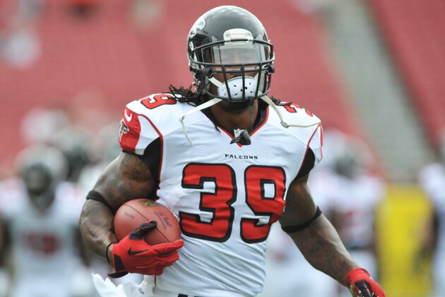 TAMPA, FL -  NOVEMBER 17:  Running Steven Jackson #39 of the Atlanta Falcons warms up for play against the Tampa Bay Buccaneers November 17, 2013 at Raymond James Stadium in Tampa, Florida. Tampa won 41- 28. (Photo by Al Messerschmidt/Getty Images)