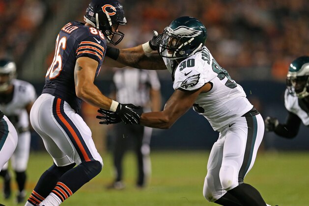 CHICAGO, IL - AUGUST 08: Marcus Smith #90 of the Philadelphia Eagles faces off with Zach Miller #86 of the Chicago Bears during a preseason game at Soldier Field on August 8, 2014 in Chicago, Illinois. (Photo by Jonathan Daniel/Getty Images)