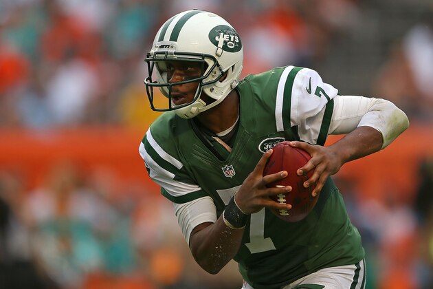 MIAMI GARDENS, FL - DECEMBER 29:  Geno Smith #7 of the New York Jets rushes during a game against the Miami Dolphins at Sun Life Stadium on December 29, 2013 in Miami Gardens, Florida.  (Photo by Mike Ehrmann/Getty Images)