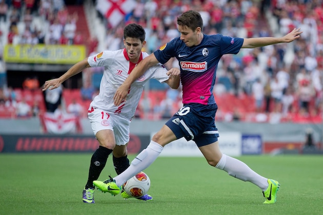 SEVILLE, SPAIN - OCTOBER 03: Jairo Samperio (L) of Sevilla FC competes for the ball with Christian Gunter (R) of SC Freiburg during the UEFA Europa League group H match between Sevilla FC and SC Freiburg at Estadio Ramon Sanchez Pizjuan on October 3, 2013 in Seville, Spain.  (Photo by Gonzalo Arroyo Moreno/Getty Images)