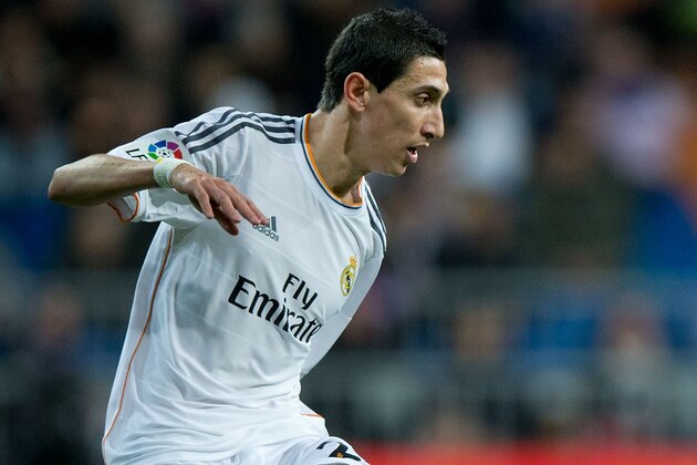 MADRID, SPAIN - FEBRUARY 08: Angel Di Maria of Real Madrid CF controls the ball during the La Liga match between Real Madrid CF and Villarreal CF at Estadio Santiago Bernabeu on February 8, 2014 in Madrid, Spain.  (Photo by Gonzalo Arroyo Moreno/Getty Images)