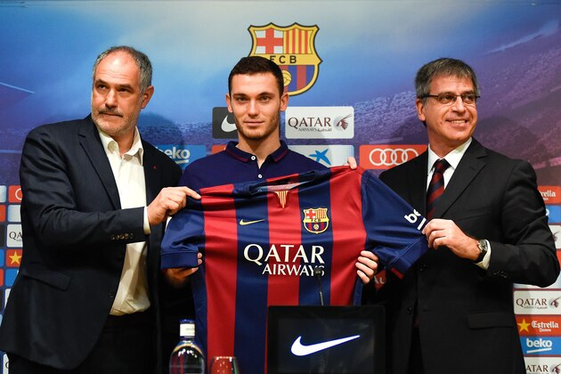 BARCELONA, SPAIN - AUGUST 10:  (L-R) FC Barcelona Sport Director Andoni Zubizarreta, Thomas Vermaelen and FC Barcelona Vice-President Jordi Mestre as Thomas Vermaelen is unveiled as a new player for FC Barcelona at the Camp Nou stadium on August 10, 2014 in Barcelona, Spain.  (Photo by David Ramos/Getty Images)