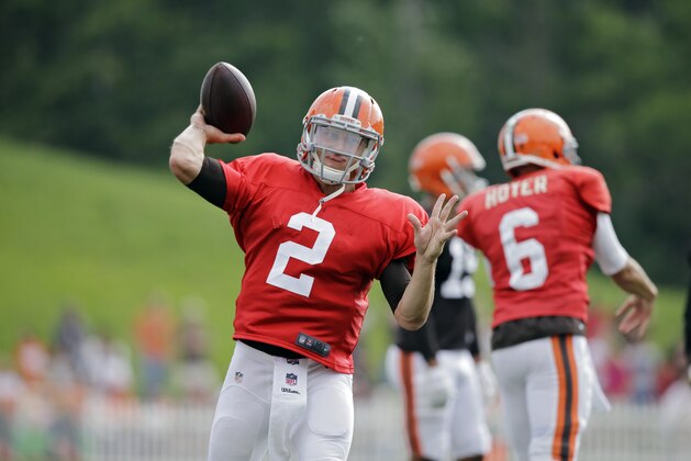 Cleveland Browns quarterback Johnny Manziel passes during practice at NFL football training camp in Berea, Ohio Tuesday, Aug. 12, 2014. (AP Photo/Mark Duncan)