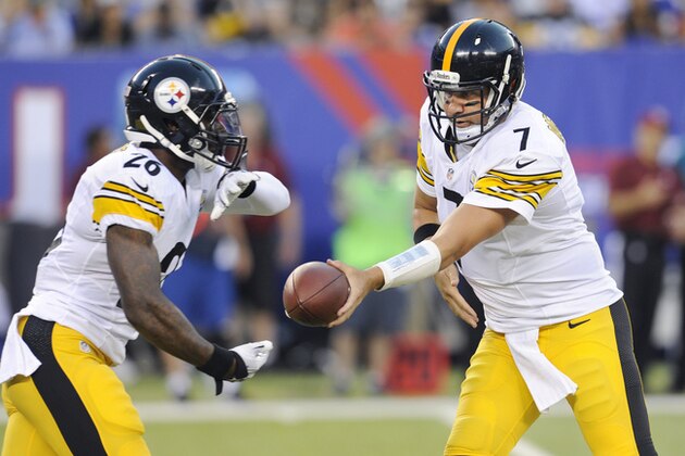 Pittsburgh Steelers quarterback Ben Roethlisberger (7) hands the ball off to Pittsburgh Steelers running back Le'Veon Bell (26) in the first quarter of a preseason NFL football game, Saturday, Aug. 9, 2014, in East Rutherford, N.J. (AP Photo/Bill Kostroun)