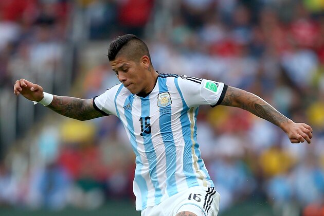 PORTO ALEGRE, BRAZIL - JUNE 25:  Marcos Rojo of Argentina controls the ball during the 2014 FIFA World Cup Brazil Group F match between Nigeria and Argentina at Estadio Beira-Rio on June 25, 2014 in Porto Alegre, Brazil.  (Photo by Jeff Gross/Getty Images)