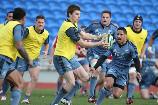 AUCKLAND, NEW ZEALAND - AUGUST 14: All Black utility Beauden Barrett runs the ball during a New Zealand All Blacks training session at Trusts Stadium at Trusts Stadium on August 14, 2014 in Auckland, New Zealand. (Photo by Fiona Goodall/Getty Images) AUCKLAND, NEW ZEALAND - AUGUST 14: All Black utility Beauden Barrett runs the ball during a New Zealand All Blacks training session at Trusts Stadium at Trusts Stadium on August 14, 2014 in Auckland, New Zealand. (Photo by Fiona Goodall/Getty Images)