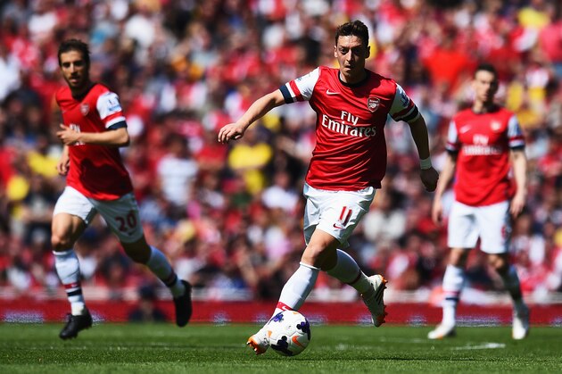 LONDON, ENGLAND - MAY 04:  Mesut Ozil of Arsenal runs with the ball during the Barclays Premier League match between Arsenal and West Bromwich Albion at the Emirates Stadium on May 4, 2014 in London, England.  (Photo by Shaun Botterill/Getty Images)