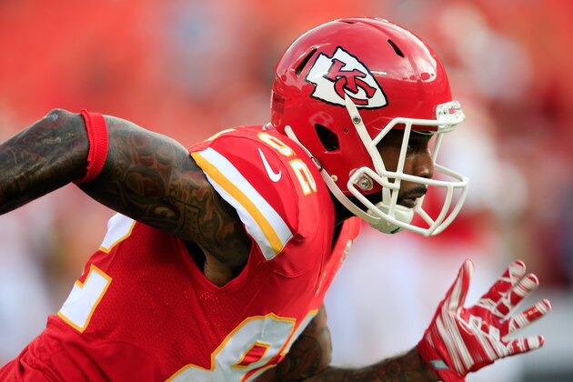 KANSAS CITY, MO - AUGUST 07:  Receiver Dwayne Bowe #82 of the Kansas City Chiefs warms up prior to the preseason game against the Cincinnati Bengals at Arrowhead Stadium on August 7, 2014 in Kansas City, Missouri.  (Photo by Jamie Squire/Getty Images)
