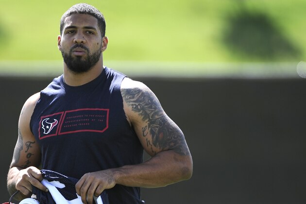 Houston Texans running back Arian Foster heads to the practice field during NFL football training Monday, June 2, 2014, in Houston. (AP Photo/Pat Sullivan)