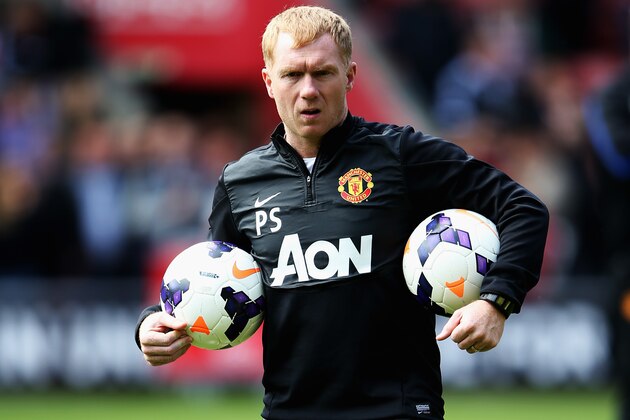 SOUTHAMPTON, ENGLAND - MAY 11:  Manchester United interim coach Paul Scholes takes a warm up session before the Barclays Premier League match between Southampton and Manchester United at St Mary's Stadium on May 11, 2014 in Southampton, England.  (Photo by Ian Walton/Getty Images)
