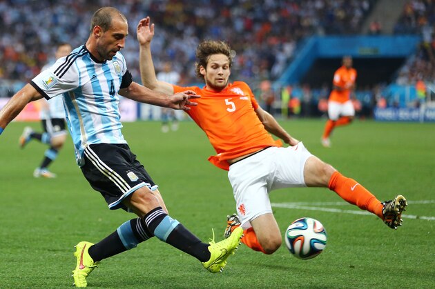 SAO PAULO, BRAZIL - JULY 09: Pablo Zabaleta of Argentina is challenged by Daley Blind of the Netherlands during the 2014 FIFA World Cup Brazil Semi Final match between the Netherlands and Argentina at Arena de Sao Paulo on July 9, 2014 in Sao Paulo, Brazil.  (Photo by Jamie Squire/Getty Images)