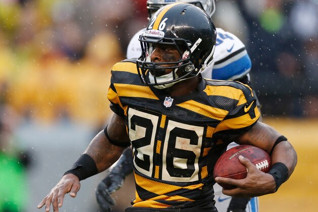 PITTSBURGH, PA - NOVEMBER 17: Le'Veon Bell #26 of the Pittsburgh Steelers looks for yards during a second quarter run in front of DeAndre Levy #54 of the Detroit Lions at Heinz Field on November 17, 2013 in Pittsburgh, Pennsylvania. (Photo by Gregory Shamus/Getty Images) PITTSBURGH, PA - NOVEMBER 17: Le'Veon Bell #26 of the Pittsburgh Steelers looks for yards during a second quarter run in front of DeAndre Levy #54 of the Detroit Lions at Heinz Field on November 17, 2013 in Pittsburgh, Pennsylvania. (Photo by Gregory Shamus/Getty Images)