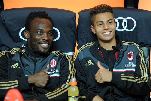 MILAN, ITALY - MAY 18:  Michael Essien (L) and Hachim Mastour of AC Milan prior to the Serie A match between AC Milan and US Sassuolo Calcio at San Siro Stadium on May 18, 2014 in Milan, Italy.  (Photo by Claudio Villa/Getty Images)