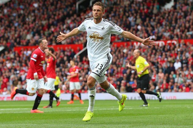 MANCHESTER, ENGLAND - AUGUST 16:  Gylfi Sigurdsson of Swansea City celebrates scoring his team's second goal during the Barclays Premier League match between Manchester United and Swansea City at Old Trafford on August 16, 2014 in Manchester, England.  (Photo by Alex Livesey/Getty Images)