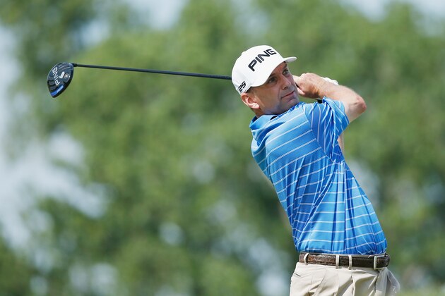 EDMOND, OK - JULY 10:  Kevin Sutherland hits his tee shot on the 18th hole during the first round of the 2014 U.S. Senior Open Championship at Oak Tree National on July 10, 2014 in Edmond, Oklahoma.  (Photo by Scott Halleran/Getty Images)