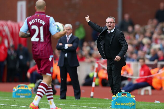 STOKE ON TRENT, ENGLAND - AUGUST 16:  Aston Villa manager Paul Lambert gives instructions to Alan Hutton watched byStoke City manager Mark Hughes during the Barclays Premier League match between Stoke City and Aston Villa at Britannia Stadium on August 16, 2014 in Stoke on Trent, England.  (Photo by Clive Brunskill/Getty Images)