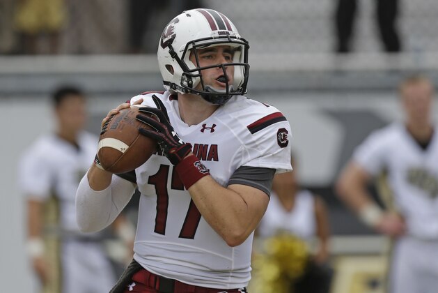 South Carolina quarterback Dylan Thompson throws a pass against Central Florida during the first half of an NCAA college football game in Orlando, Fla., Saturday, Sept. 28, 2013.(AP Photo/John Raoux)