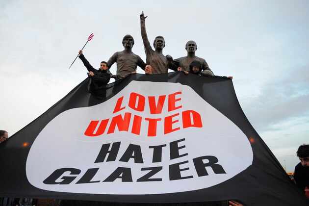 MANCHESTER, ENGLAND - OCTOBER 30:  Manchester United fans protest outside the ground before the Barclays Premier League match between Manchester United and Tottenham Hotspur at Old Trafford on October 30, 2010 in Manchester, England.  (Photo by Michael Regan/Getty Images)