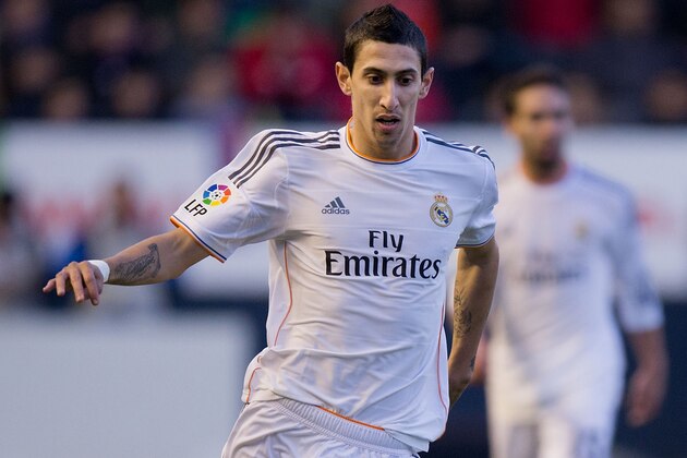 PAMPLONA, SPAIN - DECEMBER 14: Angel Di Maria of Real Madrid CF controls the ball during the La Liga match between CA Osasuna and Real Madrid CF at Estadio El Sadar de Navarra on December 14, 2013 in Pamplona, Spain.  (Photo by Gonzalo Arroyo Moreno/Getty Images)