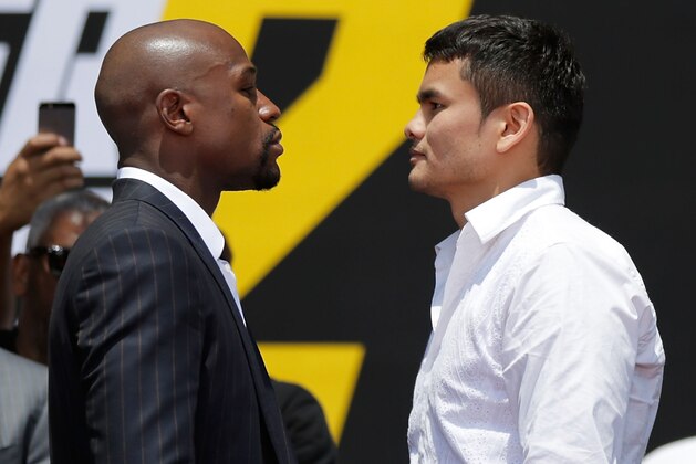 LOS ANGELES, CA - JULY 17:  Floyd Mayweather Jr and Marcos Maidana face off during a news conference at the Pershing Square in Downtown Los Angeles on July 17, 2014 in Los Angeles, California.  (Photo by Joe Scarnici/Getty Images)