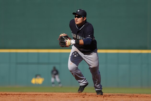 Seattle Mariners Ji-Man Choi fields during an exhibition baseball game in Goodyear, Ariz., Monday, March 3, 2014. (AP Photo/Paul Sancya)