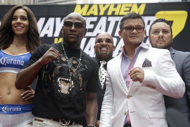 Floyd Mayweather, second from left, poses for a picture with Marcos Maidana, second from right, during the outdoor portion of a news conference in Times Square, New York, Monday, July 14, 2014. Mayweather will fight Maidana for the second time in Las Vegas, Nevada on Sept. 13, 2014. (AP Photo/Seth Wenig)