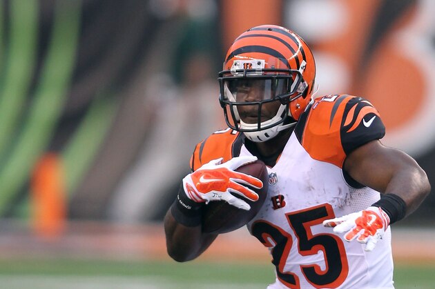 CINCINNATI, OH - AUGUST 16:  Giovani Bernard #25 of the Cincinnati Bengals runs the football upfield during the game against the New York Jets at Paul Brown Stadium on August 16, 2014 in Cincinnati, Ohio.  The Jets defeated the Bengals 25-17. (Photo by John Grieshop/Getty Images)