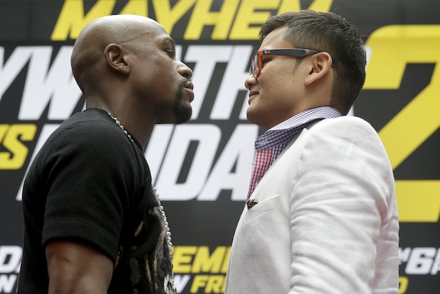 Floyd Mayweather, left, poses for a picture with Marcos Maidana during the outdoor portion of a news conference in Times Square, New York, Monday, July 14, 2014. Mayweather will fight Maidana for the second time in Las Vegas, Nevada on Sept. 13, 2014. (AP Photo/Seth Wenig)