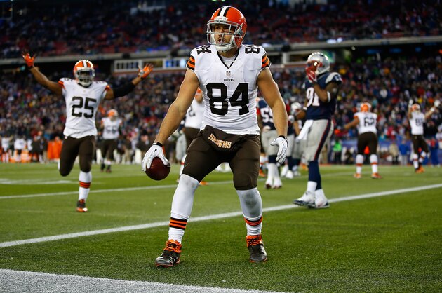 FOXBORO, MA - DECEMBER 08: Jordan Cameron #84 of the Cleveland Browns celebrates following a touchdown in the second half against the New England Patriots during the game at Gillette Stadium on December 8, 2013 in Foxboro, Massachusetts.  (Photo by Jared Wickerham/Getty Images)
