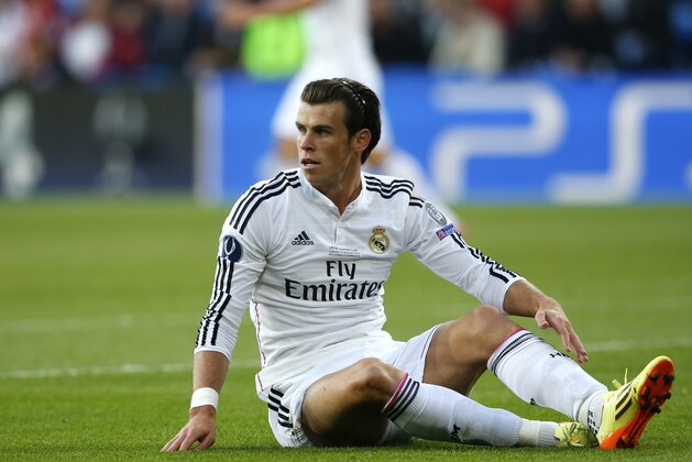Real Madrid’s Gareth Bale sits on the ground during the UEFA Super Cup soccer match between Real Madrid and Sevilla in Cardiff City Stadium, in Cardiff, Wales, Tuesday, Aug. 12, 2014. (AP Photo/Alastair Grant)