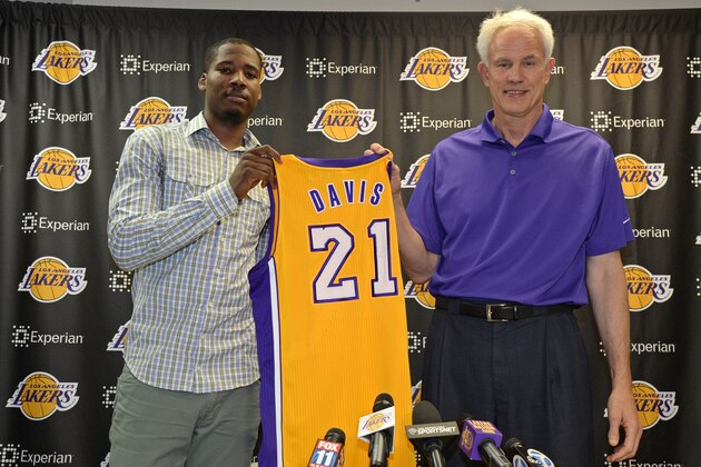EL SEGUNDO, CA - JULY 23: Ed Davis #21 and Mitch Kupchak of the Los Angeles Lakers pose for a photo during a press conference on July 23, 2014 at the Toyota Sports Center in El Segundo, California.  NOTE TO USER: User expressly acknowledges and agrees that, by downloading and or using this photograph, User is consenting to the terms and conditions of the Getty Images License Agreement. Mandatory Copyright Notice: Copyright 2014 NBAE  (Photo by Andrew D. Bernstein/NBAE via Getty Images)