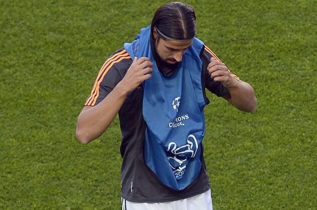 Real's Sami Khedira warms up prior to the Champions League final soccer match between Atletico Madrid and Real Madrid in Lisbon, Portugal, Saturday, May 24, 2014. (AP Photo/Paulo Duarte)