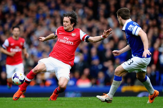 LIVERPOOL, ENGLAND - APRIL 06:  Seamus Coleman of Everton competes with Tomas Rosicky of Arsenal during the Barclays Premier League match between Everton and Arsenal at Goodison Park on April 6, 2014 in Liverpool, England.  (Photo by Laurence Griffiths/Getty Images)