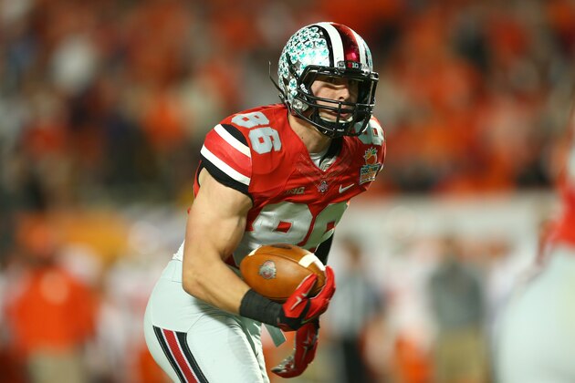 MIAMI GARDENS, FL - JANUARY 03: Jeff Heuerman #86 of the Ohio State Buckeyes runs with the ball for a touchdown in the second quarter against the Clemson Tigers during the Discover Orange Bowl at Sun Life Stadium on January 3, 2014 in Miami Gardens, Florida.  (Photo by Mike Ehrmann/Getty Images)